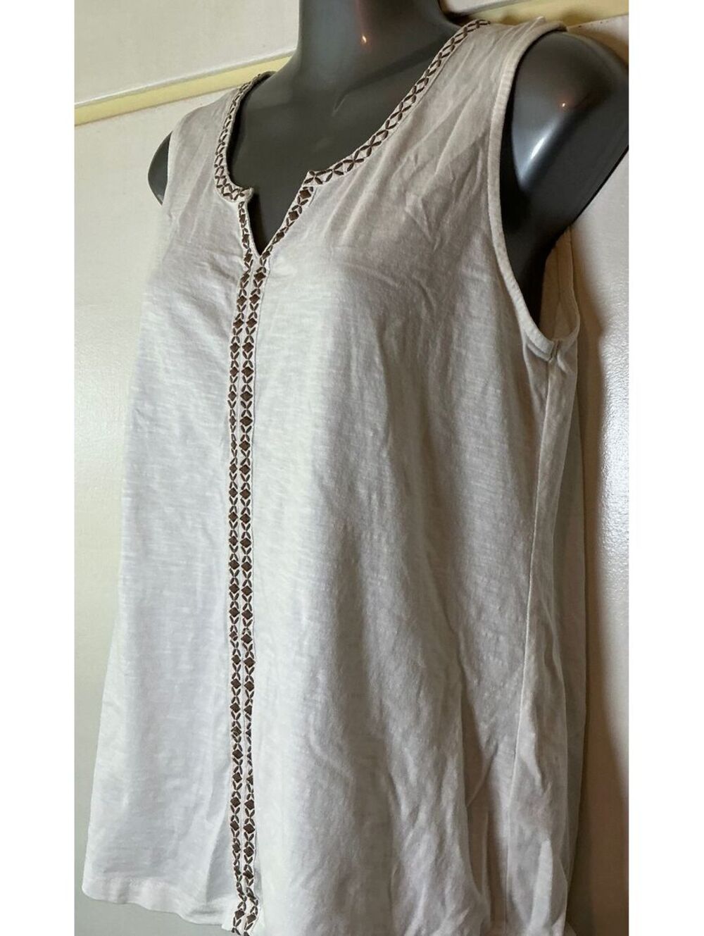 Kuhl Shay Organic Cotton Tank Top Medium White Embroidered Athleisure Casual - Picture 2 of 8